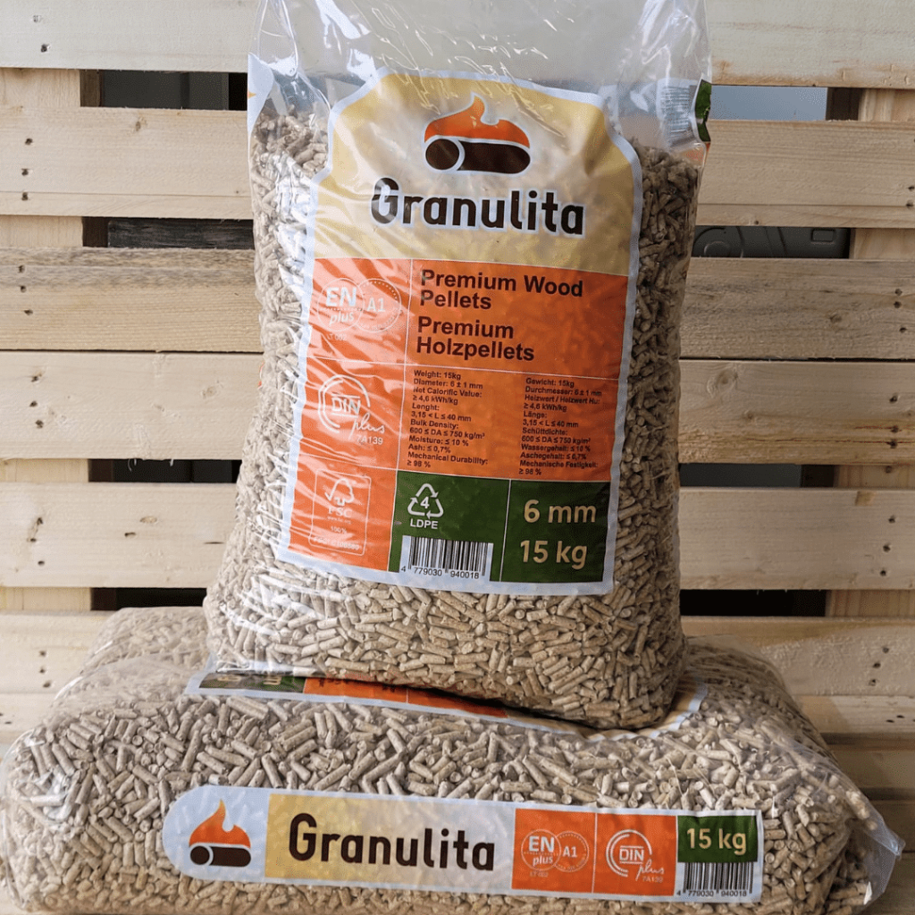 twee zakken Granulita houtpellets opelkaar gestapeld.