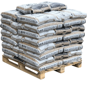 50 zakken DPP houtpellets op een pallet gestapeld